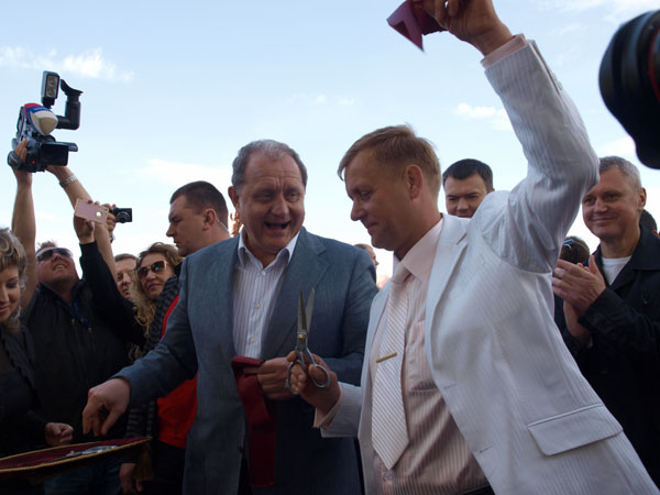 На открытии сафари-парка ''Тайган'' Могилева загнали в клетку со львами (ФОТО)
